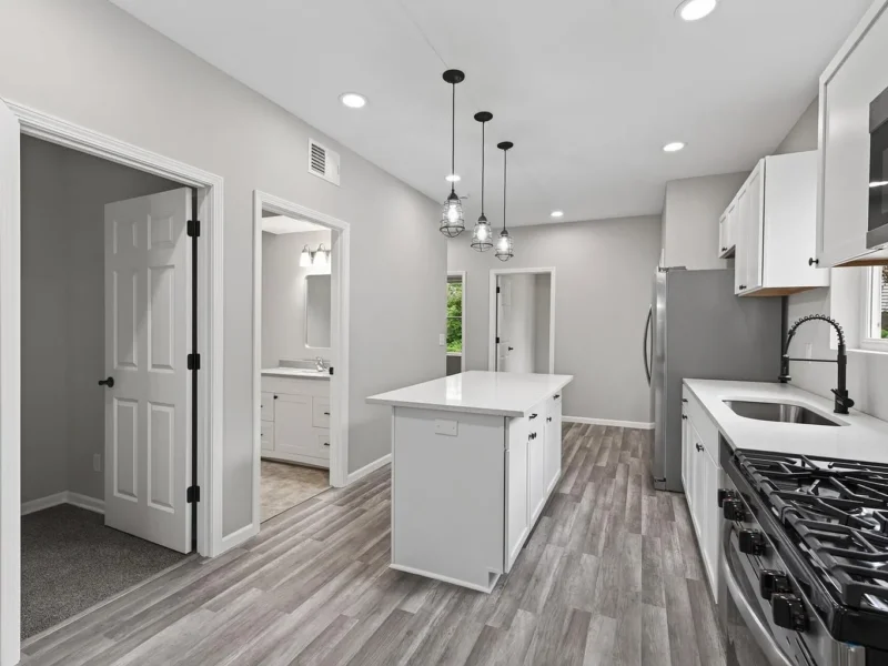 Kitchen with the sink set into the island