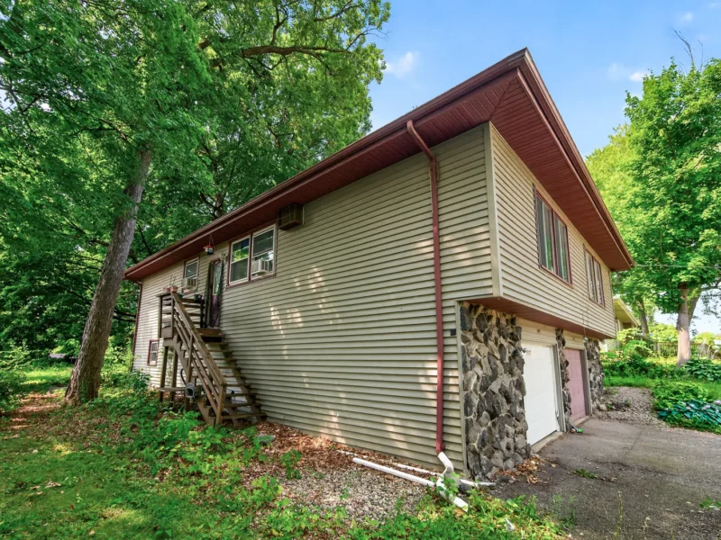 5017 Shoreline Drive